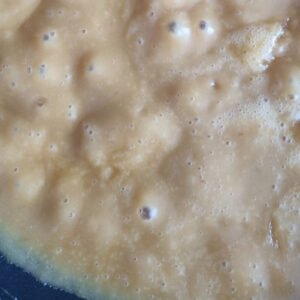 Paso 7: Manjar de Leche vegano espesando. Aprende a preparar este delicioso dulce de leche 100% vegano en nuestra receta de hoy.