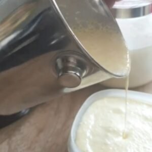 Mantequilla Vegana: Receta paso 3. Ubica tu mezcla en un recipiente y refrigeralo.