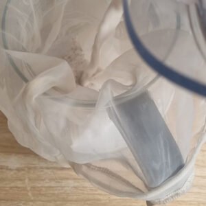 Receta de Leche de coco paso 3: Cernir en una bolsa para filtrar leches vegetales.