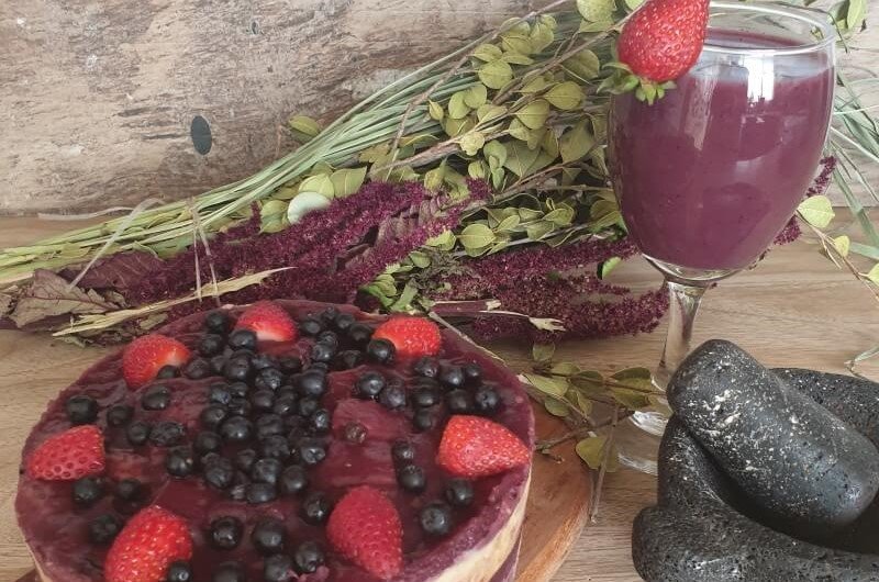 Colada Morada: Origen y Receta. Aprende el origen y la preparación de esta bebida tradicional ecuatoriana con esta receta.
