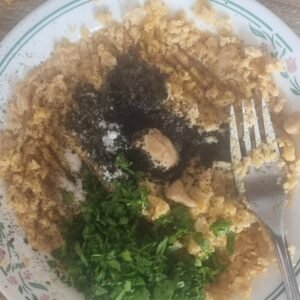 Atún Vegano: Receta Paso 3: Mezclar los ingredientes y agregar poco a poco el polvo de alga.