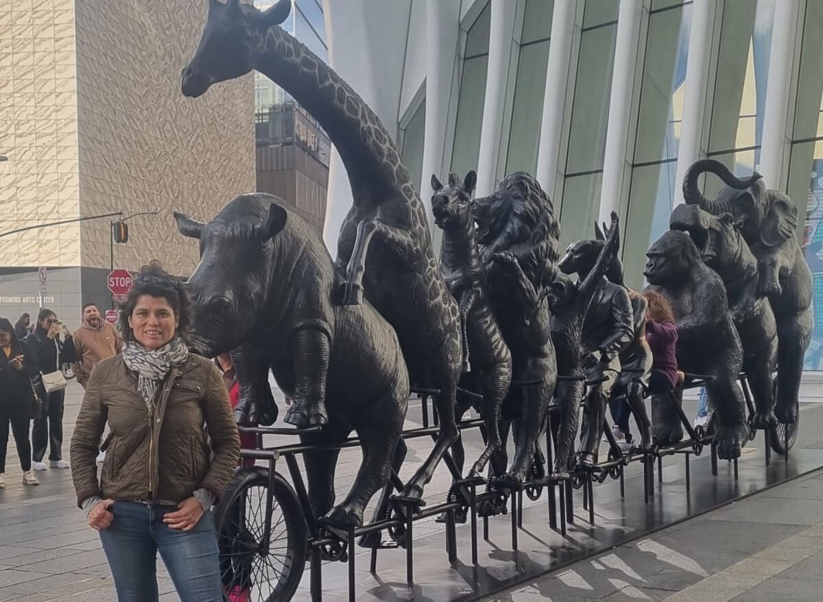 Veganismo como política publica en New York. Escultura de animales montando bicicleta.