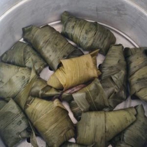 Paso 12 de receta de Chiguiles Veganos: Chiguiles en la olla tamalera.