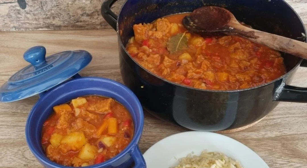 GOULASH VEGANO VERSIÓN ECUATORIANA