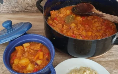 GOULASH VEGANO VERSIÓN ECUATORIANA