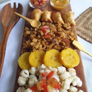 Mote con Chicharron de gluten de trigo. Platos Veganos. Comida vegana de la hueca vegana.