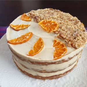 Torta de zanahoria y glaseado de queso crema vegano. Postres veganos.